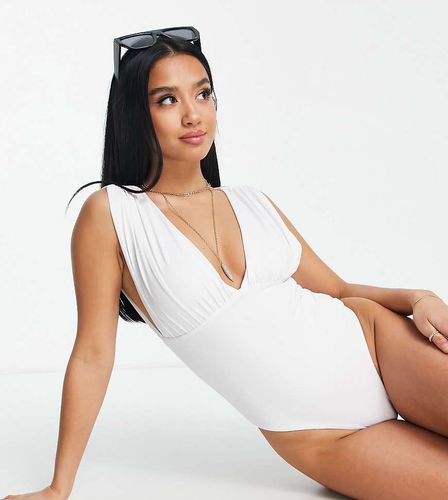 Petite - Maillot 1 pièce froncé à décolleté plongeant - Asos Design - Modalova