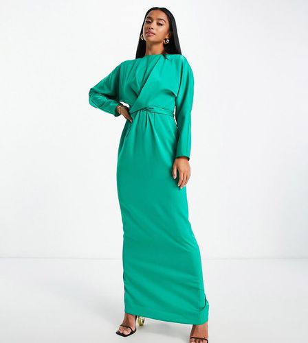 ASOS DESIGN Petite - Robe longue en satin à manches chauve-souris et taille croisée - Émeraude - Asos Petite - Modalova