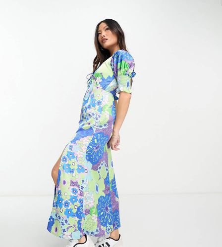 ASOS DESIGN Petite - Robe rétro mi-longue en satin imprimé fleuri avec manches froncées et lien noué à l'avant - Asos Petite - Modalova