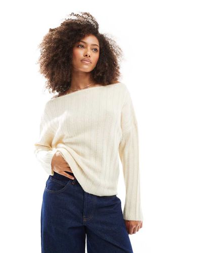 Pull asymétrique en maille à épaules dénudées - Crème - Asos Design - Modalova