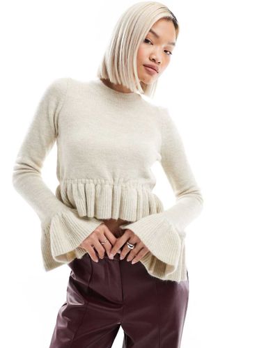 Pull court en maille à volants - Taupe - Asos Design - Modalova