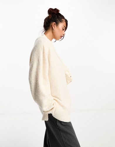 Pull oversize en maille bouclée texturée - Crème - Asos Design - Modalova