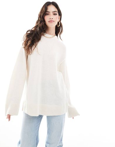 Pull oversize ras de cou en laine d'agneau mélangée avec couture dans le dos - Crème - Asos Design - Modalova