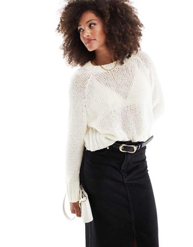 Pull ras de cou en maille bouclée souple - Crème - Asos Design - Modalova