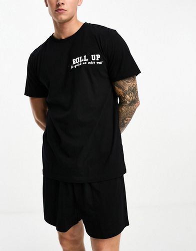 Pyjama avec short et t-shirt à imprimé pizza dans le dos - Asos Design - Modalova