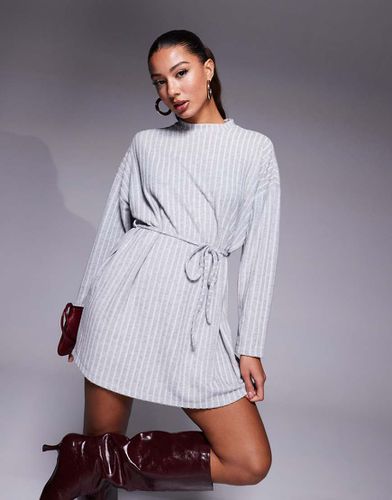 Robe trapèze courte côtelée ultra-douce avec liens à la taille - Asos Design - Modalova