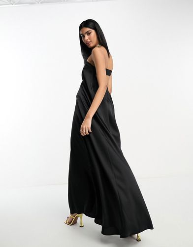 Robe trapèze longue en satin à corsage bandeau - Noir - Asos Design - Modalova