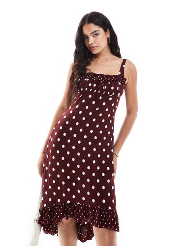 Robe asymétrique à volants sur le buste et imprimé pois - Bordeaux - Asos Design - Modalova