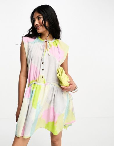 Robe babydoll courte à imprimé abstrait coloré avec ourlet arrondi et cordon de serrage - Asos Design - Modalova