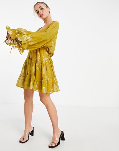 Robe babydoll courte nouée à la taille en mousseline à motif fleuri en jacquard - Asos Design - Modalova
