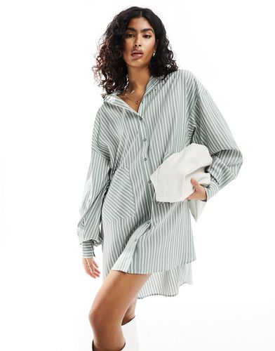 Robe chemise oversize à fines rayures avec grandes poches - Vert rayé - Asos Design - Modalova