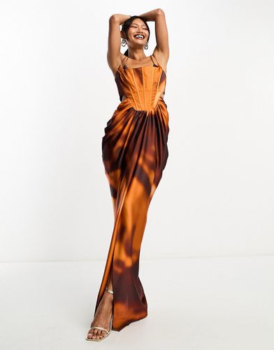 Robe corset longue satinée à découpe et armatures avec jupe drapée et imprimé flouté - Asos Design - Modalova