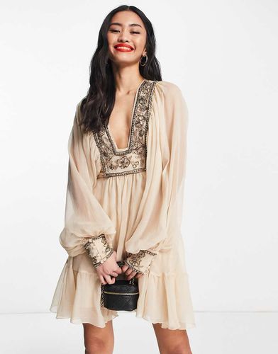 Robe courte à manches blouson et corsage orné de fleurs - Taupe - Asos Design - Modalova