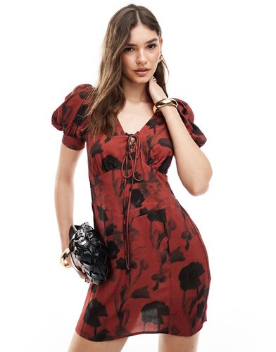 Robe courte à manches bouffantes et imprimé fleuri vintage avec liens noués à l'avant - Rouge - Asos Design - Modalova