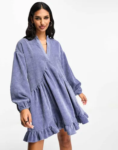 Robe courte et virevoltante en velours côtelé - délavé - Asos Design - Modalova