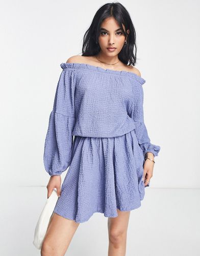 Robe courte texturée à manches longues et encolure Bardot - Bleu - Asos Design - Modalova
