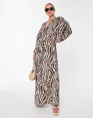 Robe de plage longue à imprimé animal en tissu froncé effet froissé avec manches longues et décolleté - Asos Design - Modalova