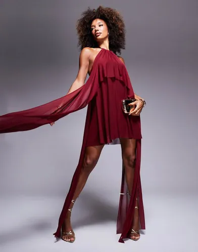 Robe dos nu courte en tulle avec cape drapée - Bordeaux - Asos Design - Modalova