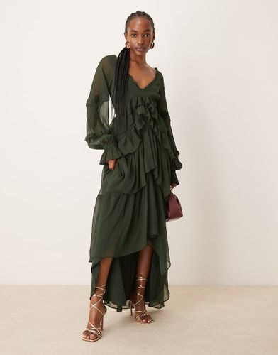 Robe longue à ourlet asymétrique et plis nervurés avec volants et décolleté en V - Olive foncé - Asos Design - Modalova