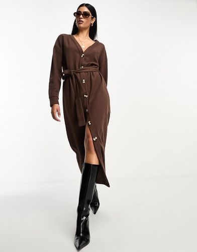 Robe longue boutonnée et ceinturée style gilet en maille ultra douce - Chocolat - Asos Design - Modalova