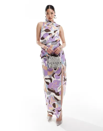 Robe longue drapée asymétrique à col montant et cuisse fendue avec imprimé abstrait - Asos Design - Modalova