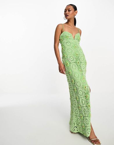 Robe longue fendue en maille au crochet avec décolleté en caur et perles - vif - Asos Design - Modalova