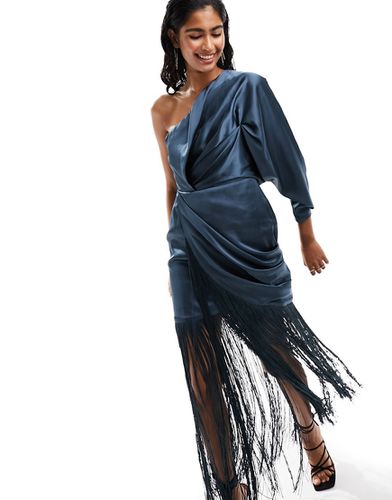 Robe longue froncée asymétrique en satin avec franges - Asos Design - Modalova