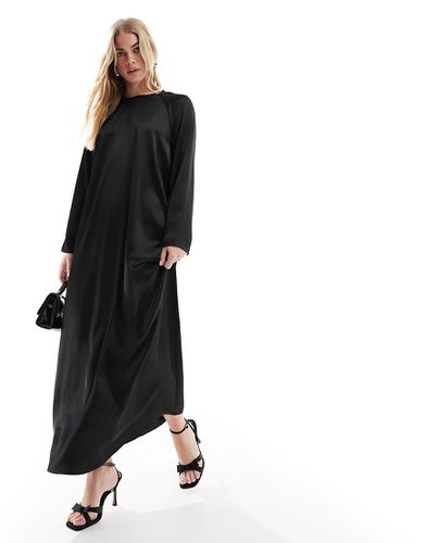 Robe longue oversize en satin à col ras de cou - Asos Design - Modalova