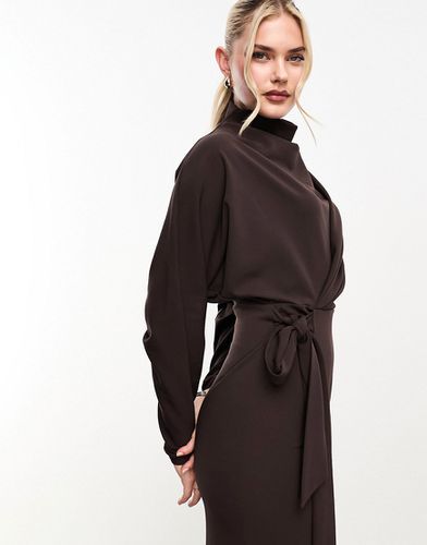 Robe longue nouée à la taille à col bénitier et jupe portefeuille - Marron - Asos Design - Modalova