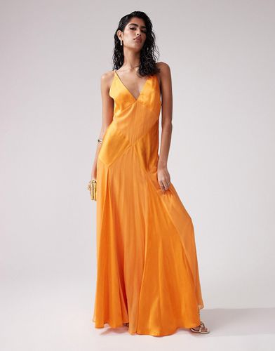 Robe longue satinée à bretelles fines avec empiècements transparents - Orange - Asos Design - Modalova