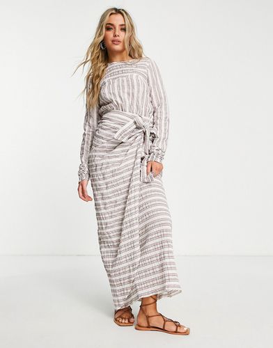 Robe longue texturée à rayures avec jupe cache-caur - Asos Design - Modalova
