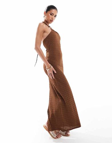 Robe mi-longue dos nu texturée avec détail métallique - Chocolat - Asos Design - Modalova