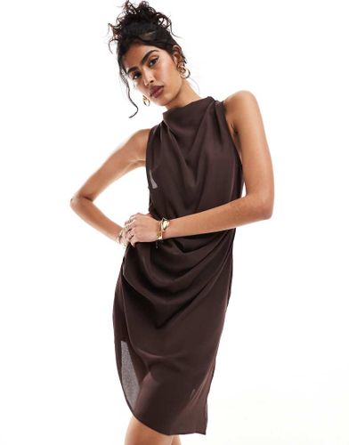 Robe mi-longue drapée asymétrique à col bénitier - Chocolat - Asos Design - Modalova