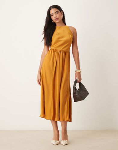 Robe mi-longue en satin avec taille basse et jupe évasée - Ocre - Asos Design - Modalova