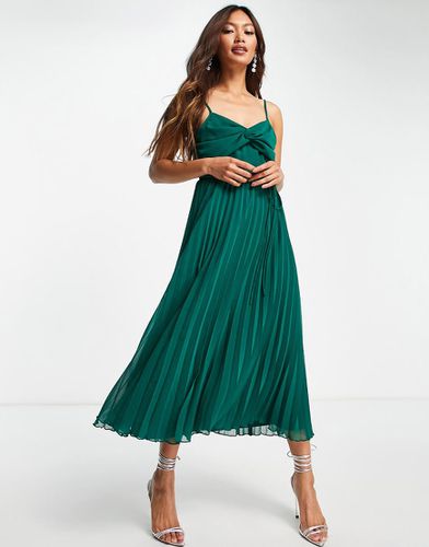 Robe mi-longue plissée à bretelles torsadée devant avec ceinture - forêt - Asos Design - Modalova