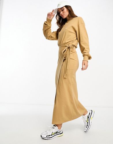 Robe mi-longue ultra douce à manches longues et jupe portefeuille - Camel - Asos Design - Modalova