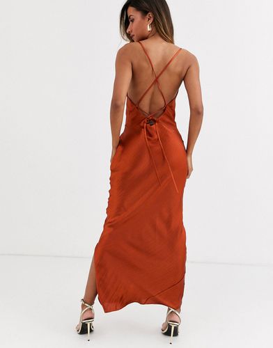 Robe nuisette longue caraco en satin ultra brillant lacée dans le dos avec bretelles files - Rouille - Asos Design - Modalova
