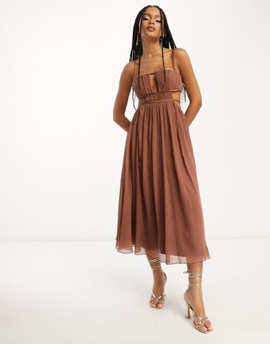 Robe patineuse midi à bretelles avec découpes et détails corset - Chocolat - Asos Design - Modalova