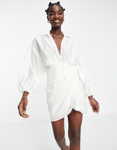 Robe portefeuille courte drapée sur le devant à manches blouson oversize et dos ouvert - Asos Design - Modalova