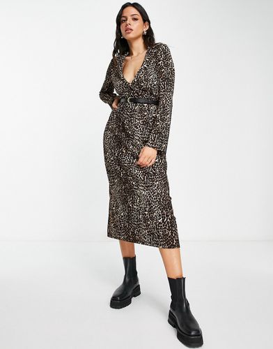 Robe portefeuille mi-longue avec ceinture à imprimé léopard - Asos Design - Modalova