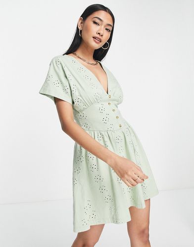 Robe rétro courte et boutonnée en broderie anglaise - Sauge - Asos Design - Modalova