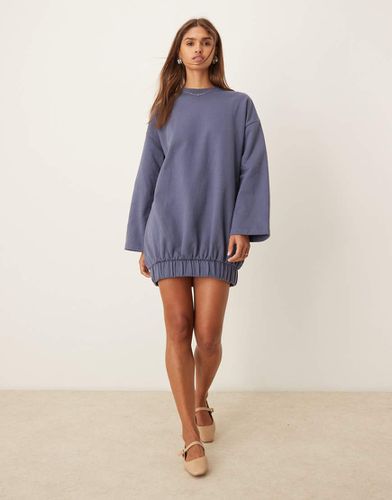 Robe sweat courte en denim à manches cocon - Bleu - Asos Design - Modalova