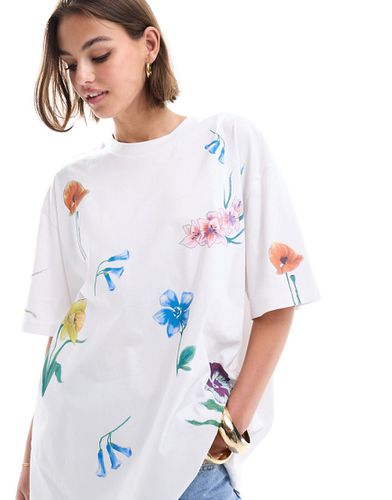 T-shirt coupe boyfriend avec motif fleurs sur l'ensemble - Asos Design - Modalova