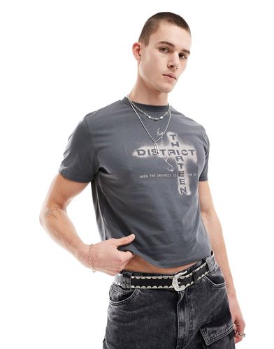 T-shirt crop top avec imprimé grunge sur le devant - foncé - Asos Design - Modalova