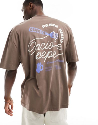 T-shirt oversize avec imprimé dessin animé dans le dos - Marron - Asos Design - Modalova