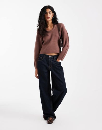 Top ajust en maille structure avec encolure rembourre fantaisie - Moka - Asos Design - Modalova