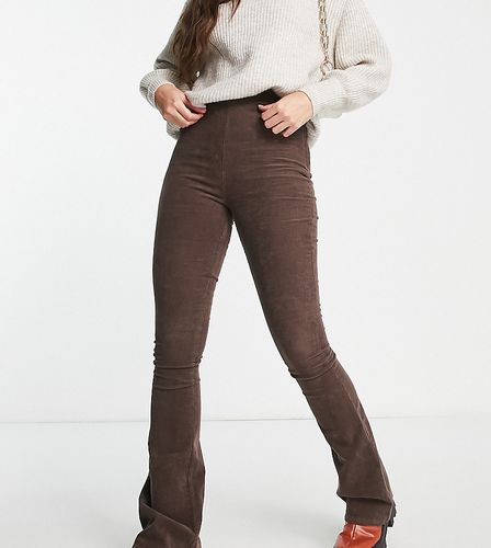 Tall - Pantalon évasé en velours côtelé - Chocolat - Asos Design - Modalova