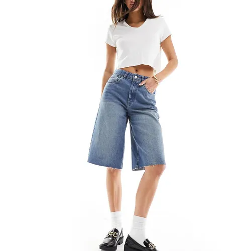 ASOS DESIGN Tall - Short en jean long coupe baggy - moyen délavé - Asos Tall - Modalova