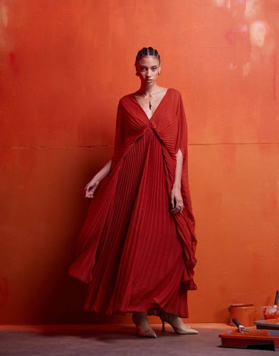 Ultimate - Robe plissée longue à manches blousantes avec décolleté plongeant en V et détail torsadé au dos - Rouille - Asos Design - Modalova