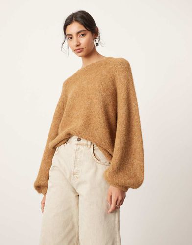 Pull oversize ras de cou en maille - Camel - Asos Edition - Modalova